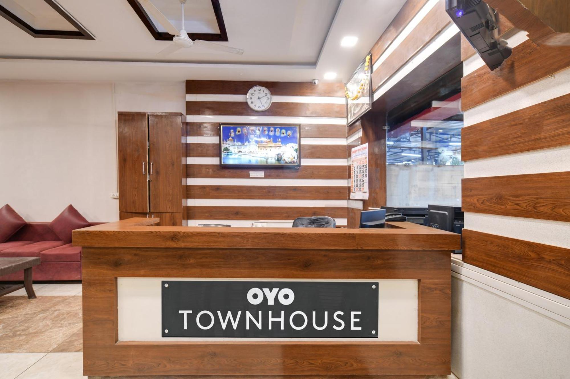 Townhouse Prime Stay Ιντόρ Εξωτερικό φωτογραφία
