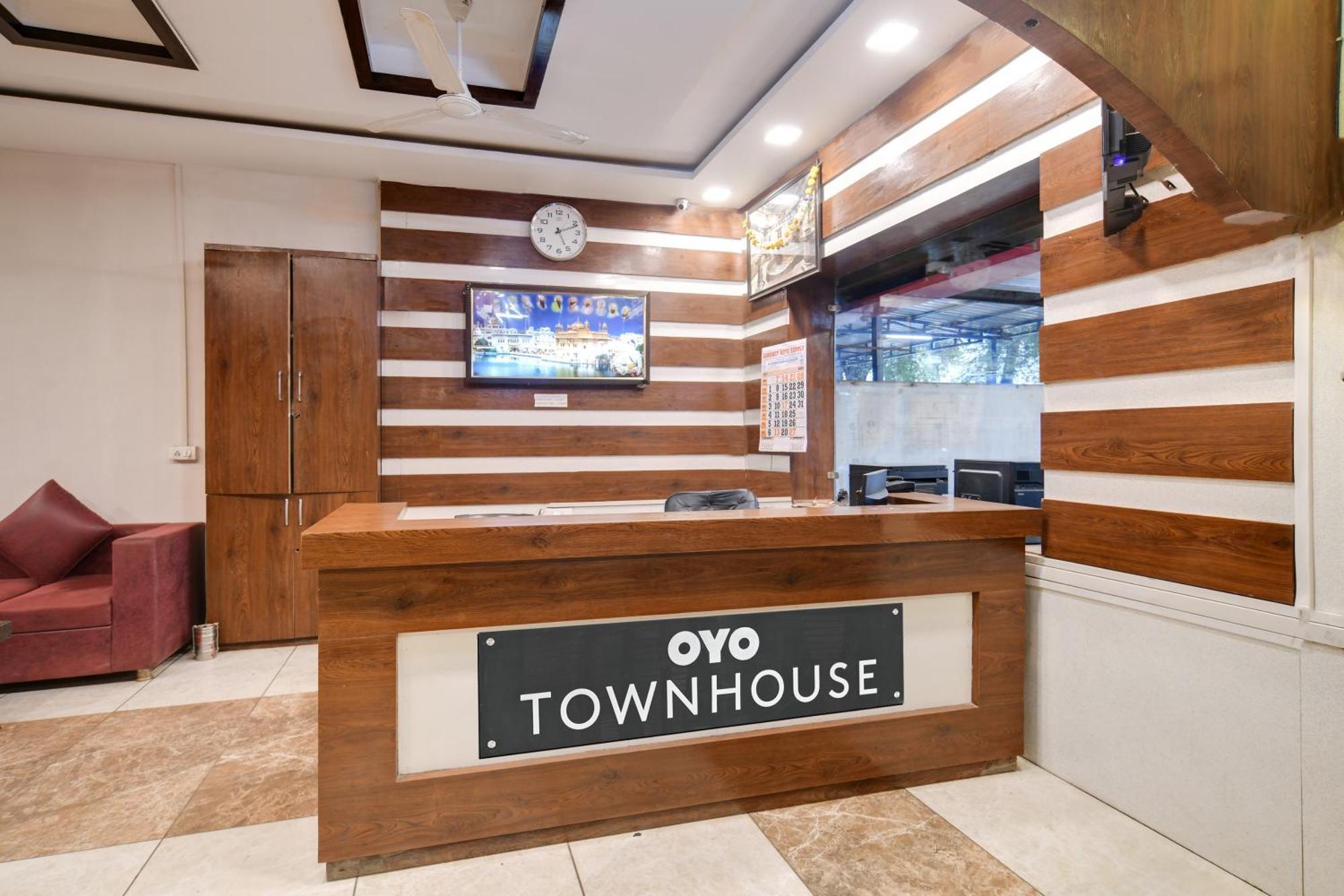 Townhouse Prime Stay Ιντόρ Εξωτερικό φωτογραφία